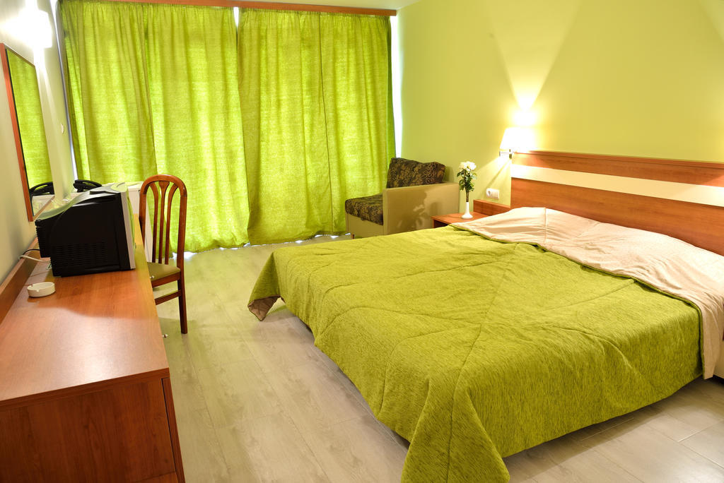 Glicinia Hotel Golden Sands Room photo
