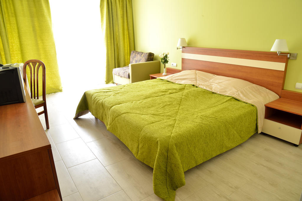 Glicinia Hotel Golden Sands Room photo