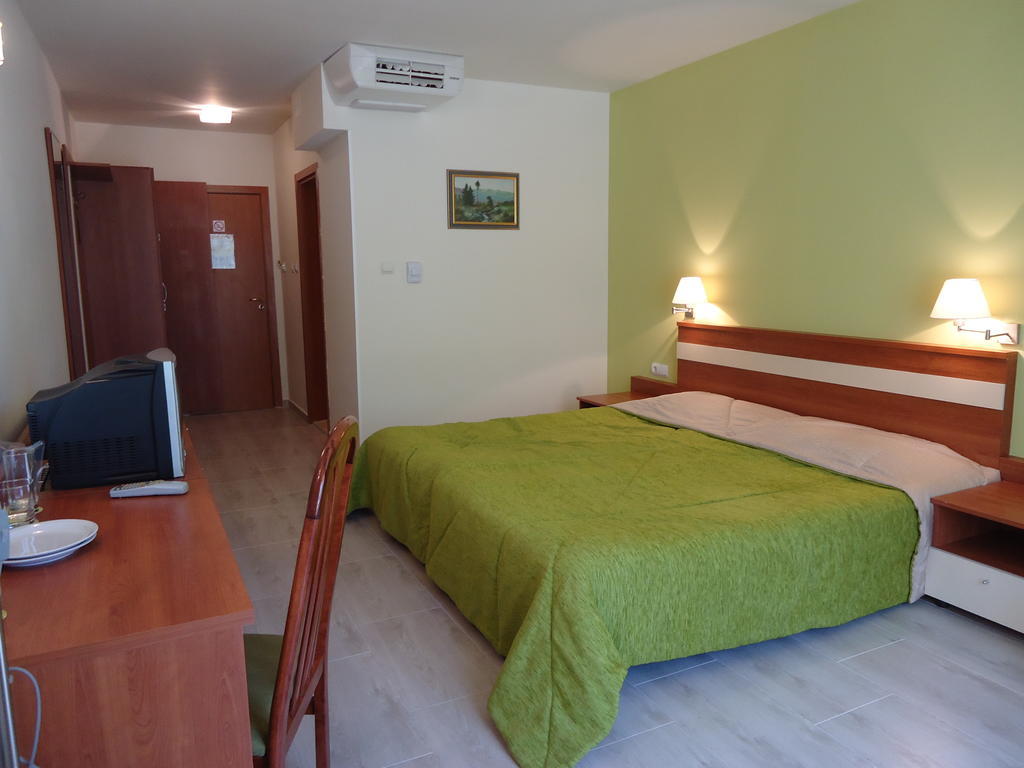 Glicinia Hotel Golden Sands Room photo